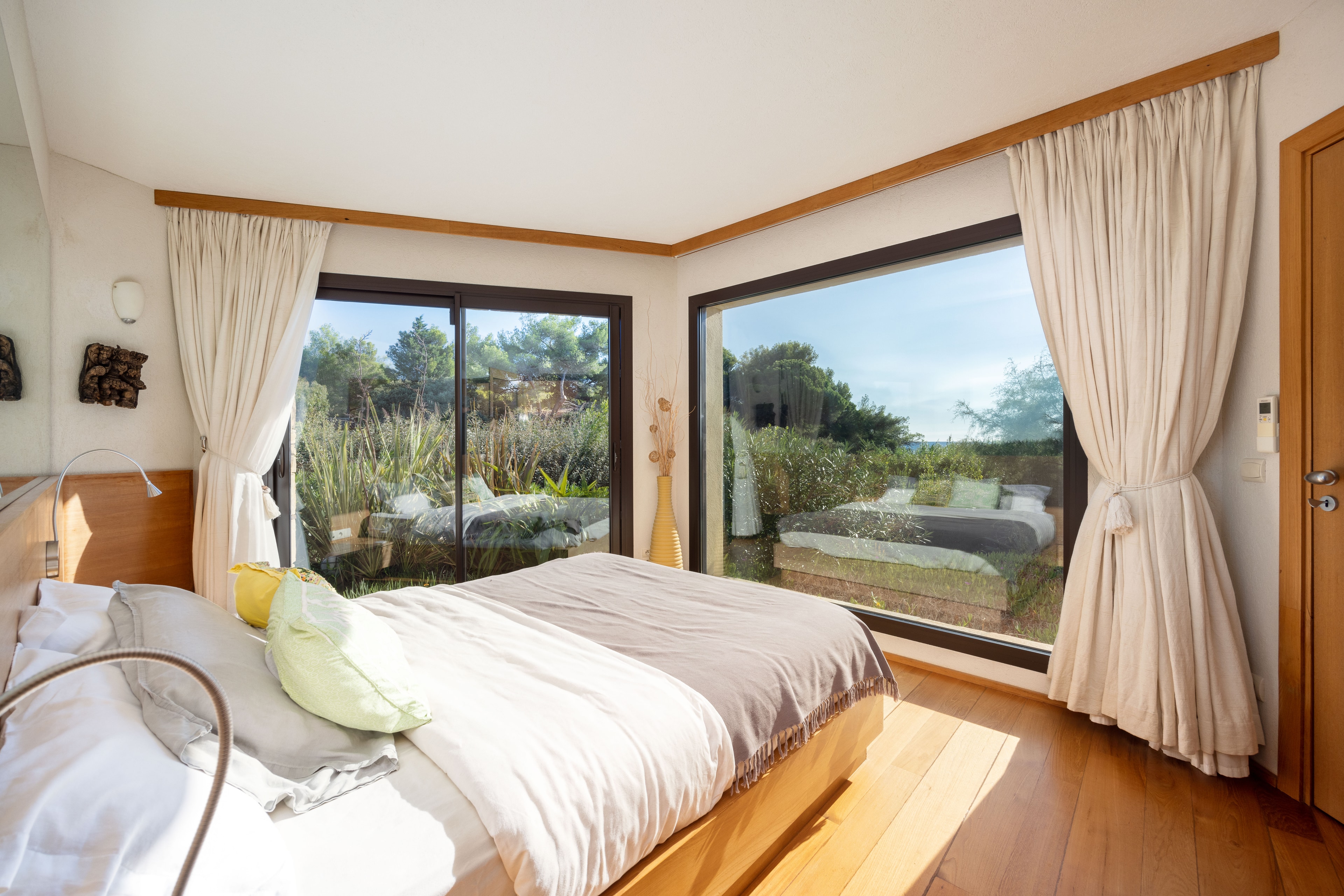 Chambre parmi les pins
