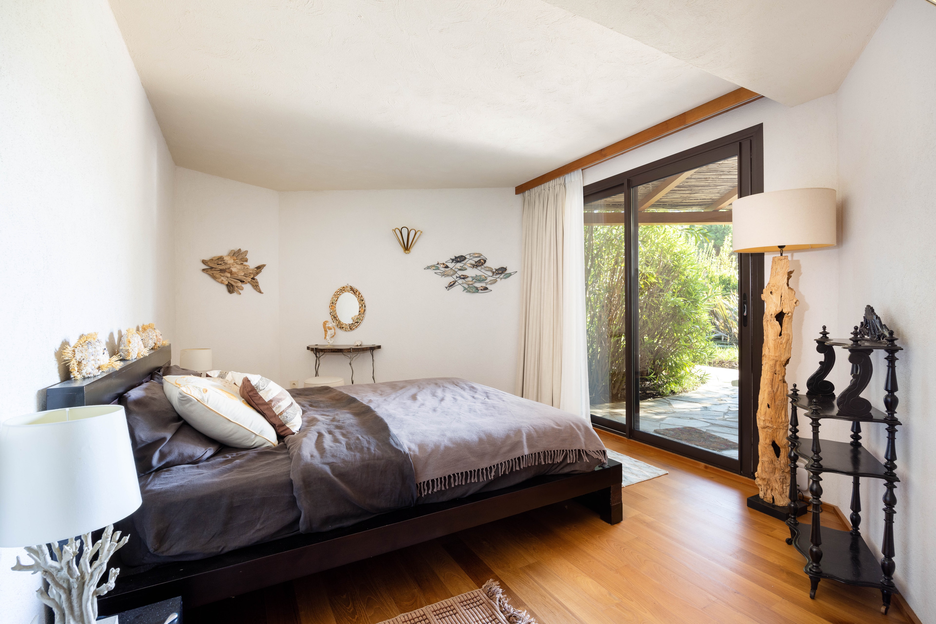 Chambre en ombre calme