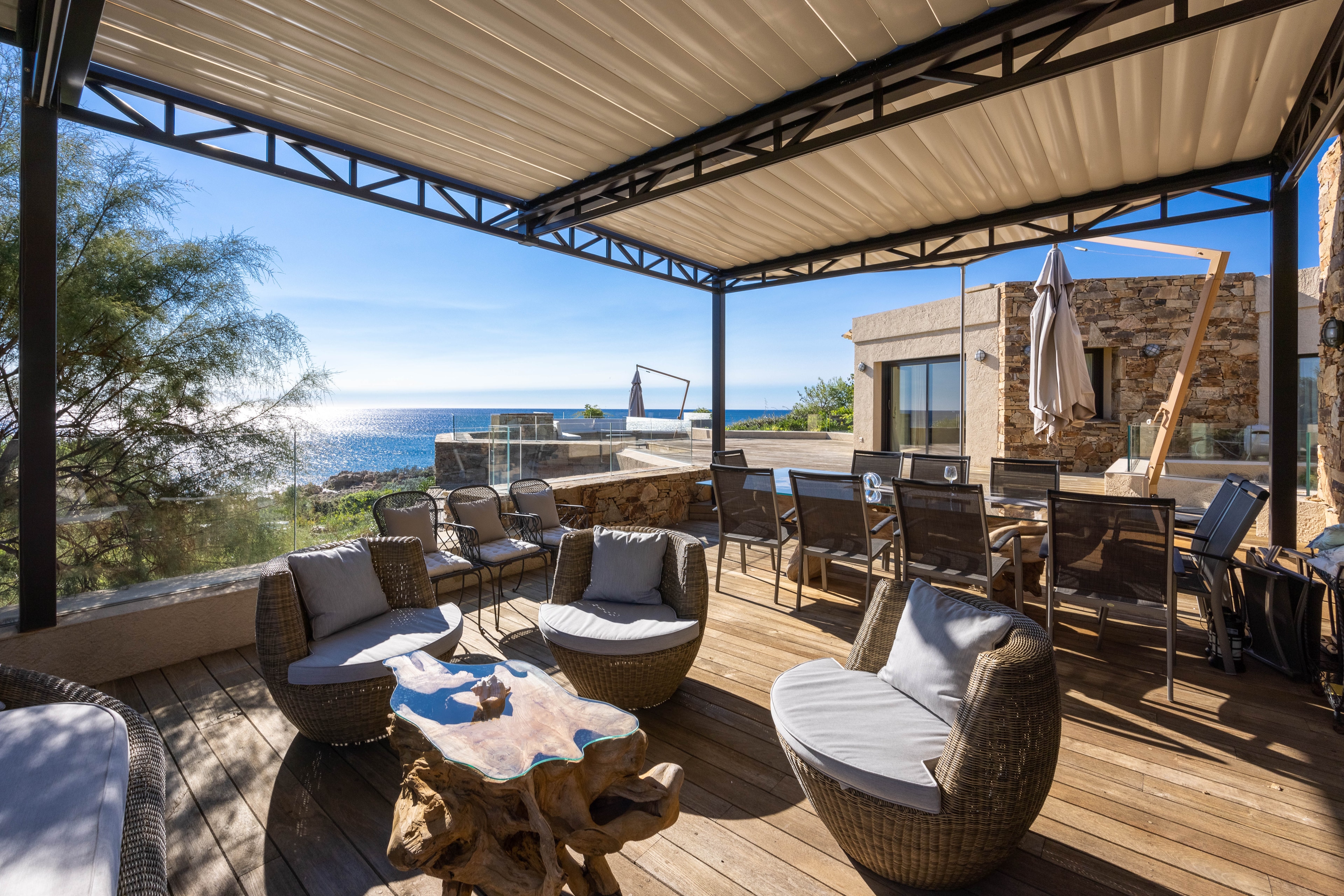 Salon sous pergola
