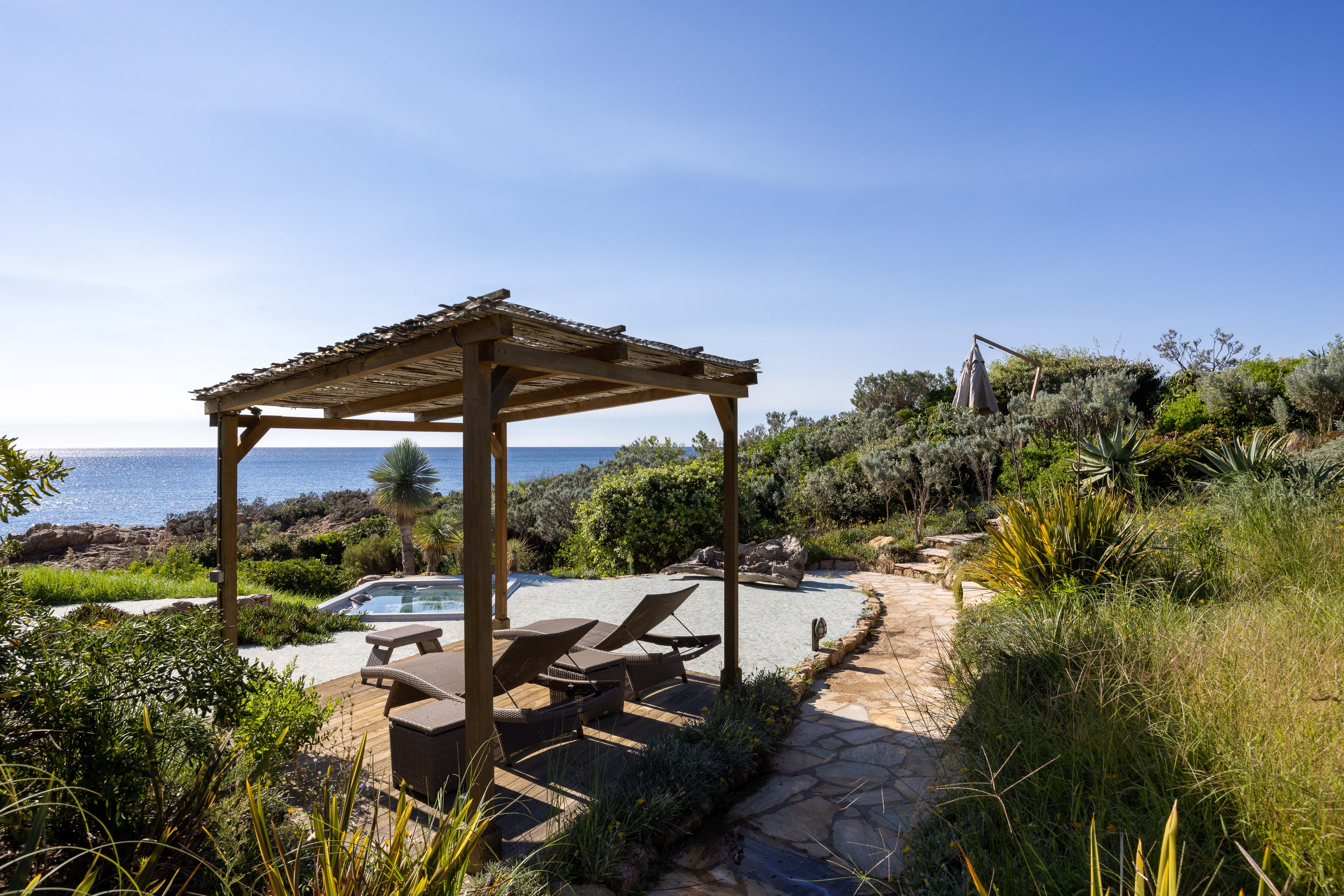 Pergola dans les jardins