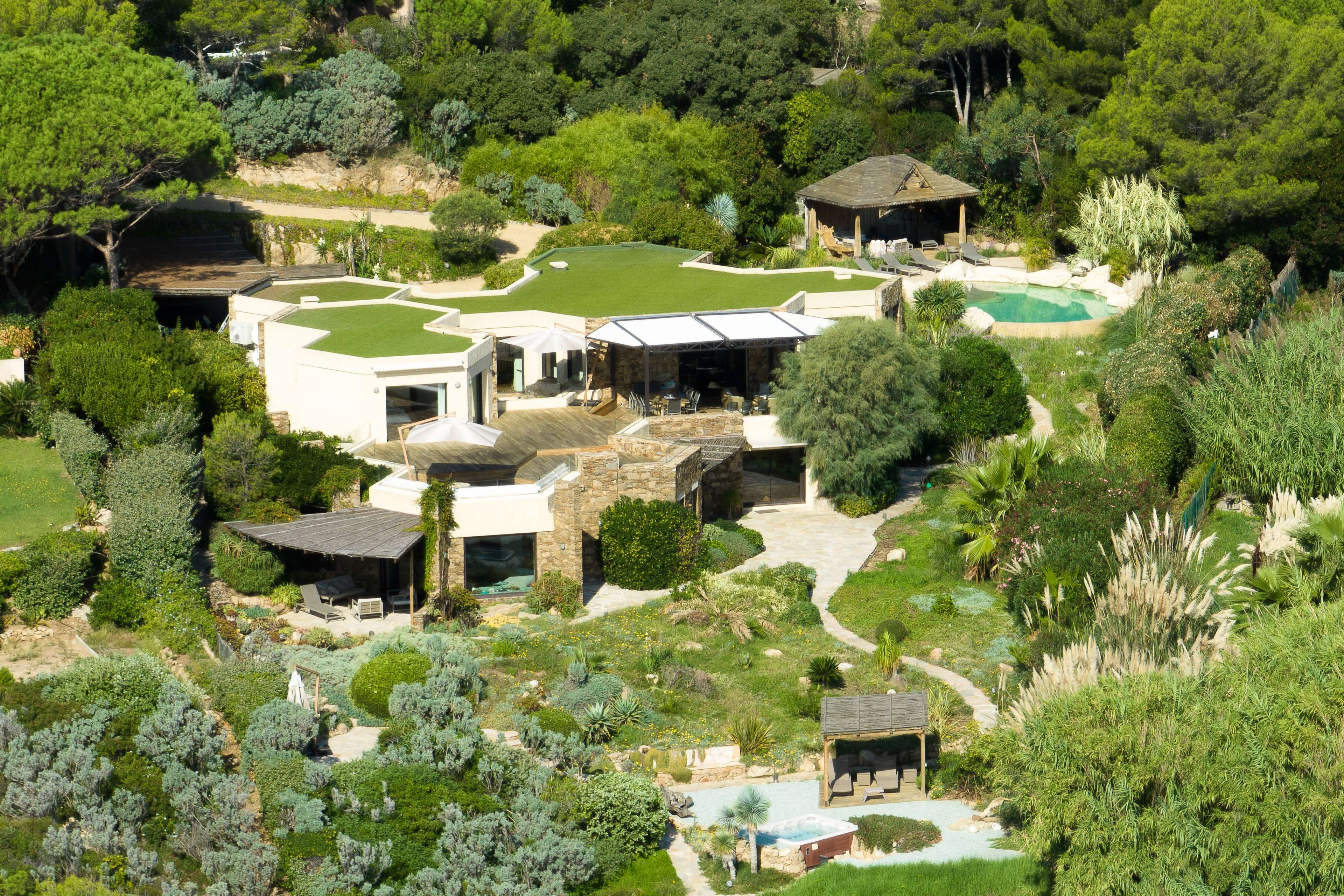 La maison dans le maquis