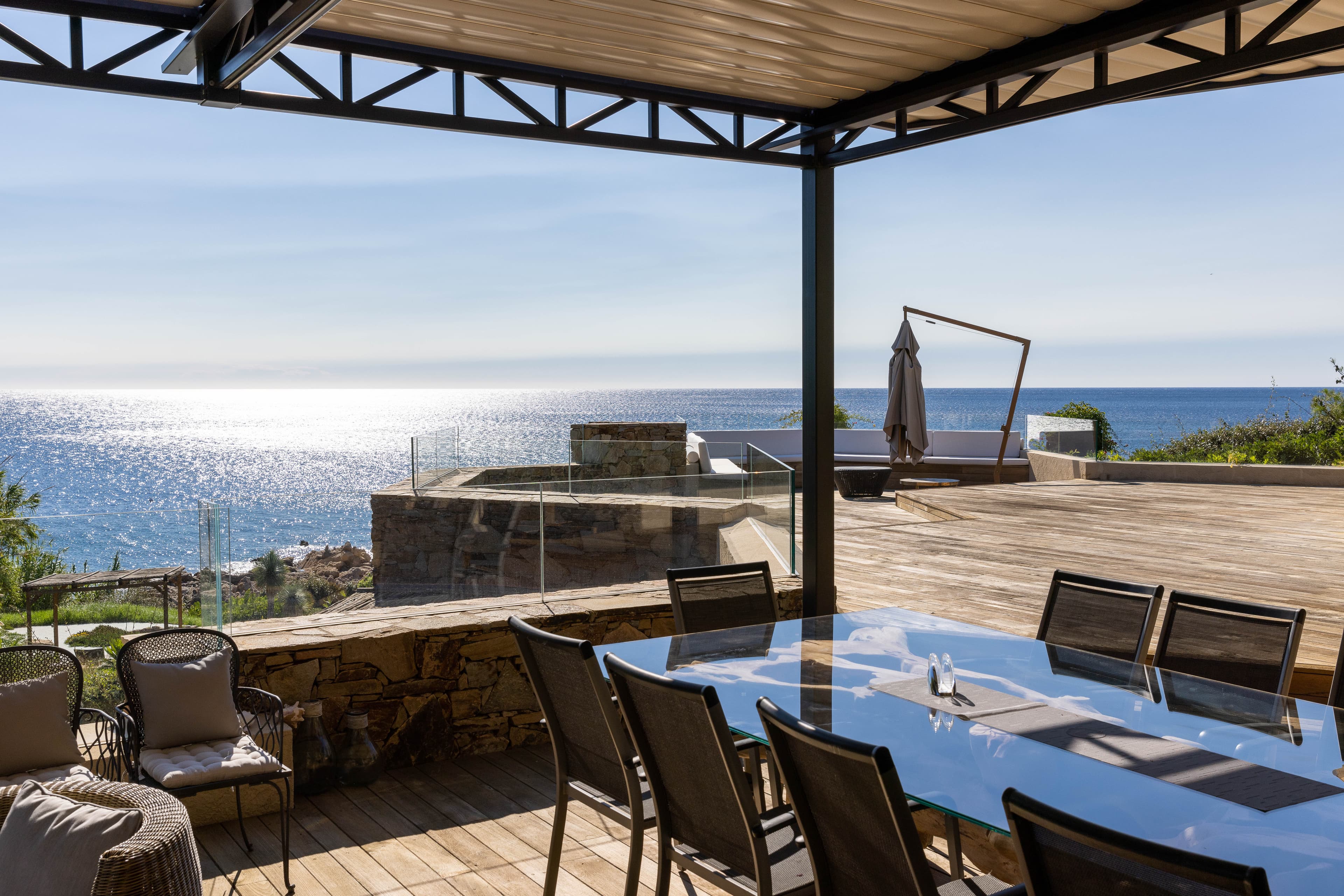 Terrasses ouvertes sur le paysage naturel de Ramatuelle